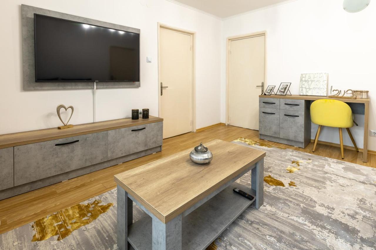 Luxury 2 Bedroom Holiday Apartment Piteşti Buitenkant foto