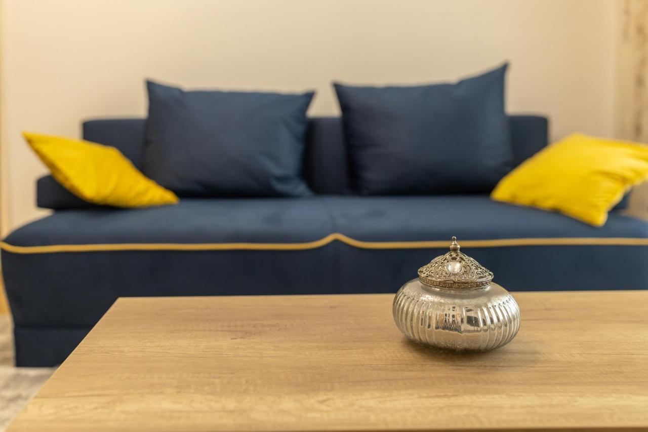 Luxury 2 Bedroom Holiday Apartment Piteşti Buitenkant foto